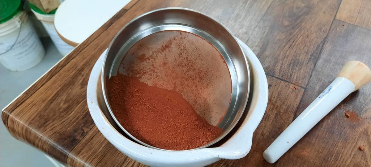 Peneira com amostra de solo