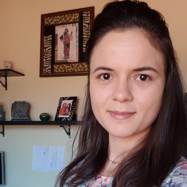 Dhara Vieira